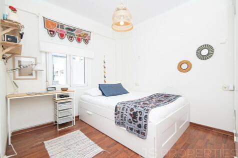 MODERN FRONTLINE APARTMENT WITH SEA VIEWS FOR SALE