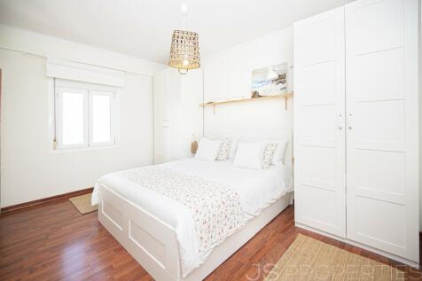 MODERN FRONTLINE APARTMENT WITH SEA VIEWS FOR SALE