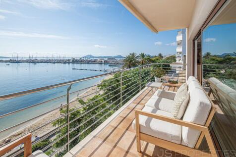 MODERN FRONTLINE APARTMENT WITH SEA VIEWS FOR SALE