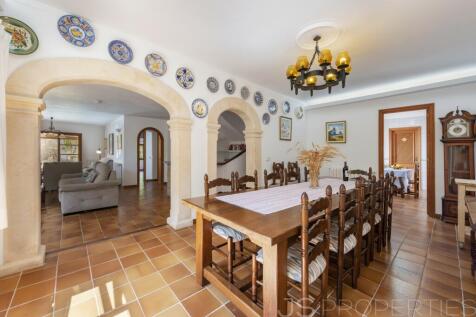 Rustic Villa in walking distance to Port de Pollenca