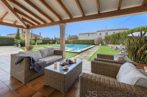 Rustic Villa in walking distance to Port de Pollenca