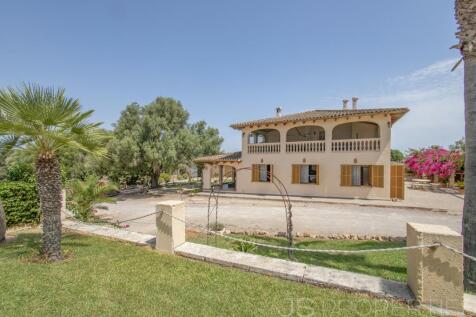 SPECTACULAR VILLA WITH LARGE TERRAIN