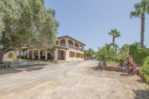 SPECTACULAR VILLA WITH LARGE TERRAIN