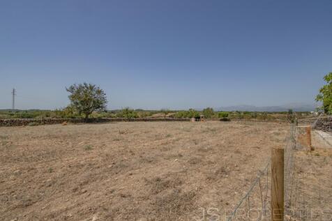 SPECTACULAR VILLA WITH LARGE TERRAIN