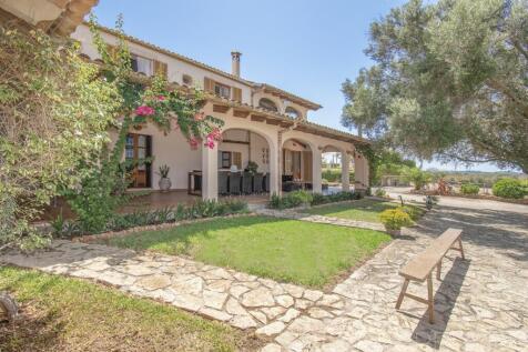 SPECTACULAR VILLA WITH LARGE TERRAIN