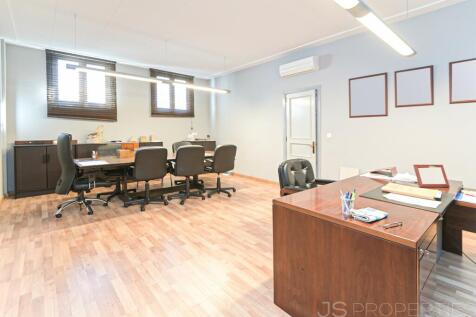 LARGE COMMERCIAL PREMISES FOR SALE IN PUERTO POLLENSA