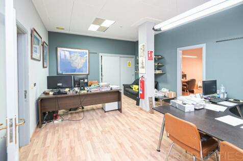 LARGE COMMERCIAL PREMISES FOR SALE IN PUERTO POLLENSA