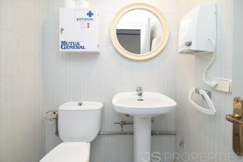 LARGE COMMERCIAL PREMISES FOR SALE IN PUERTO POLLENSA
