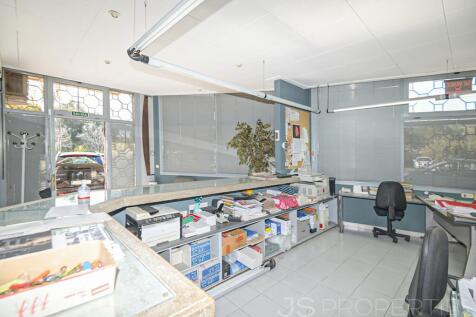 LARGE COMMERCIAL PREMISES FOR SALE IN PUERTO POLLENSA