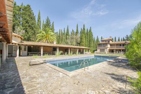 LARGE TRADITIONAL MANSION FOR SALE IN POLLENSA 