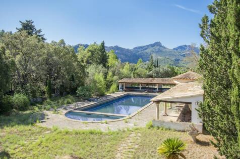 LARGE TRADITIONAL MANSION FOR SALE IN POLLENSA 