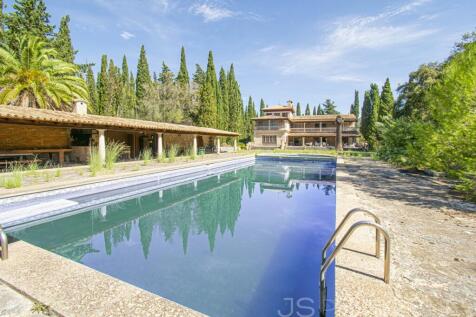 LARGE TRADITIONAL MANSION FOR SALE IN POLLENSA 