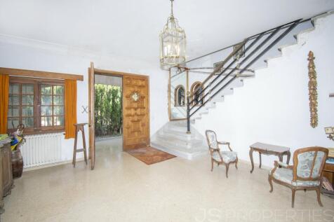 LARGE TRADITIONAL MANSION FOR SALE IN POLLENSA 