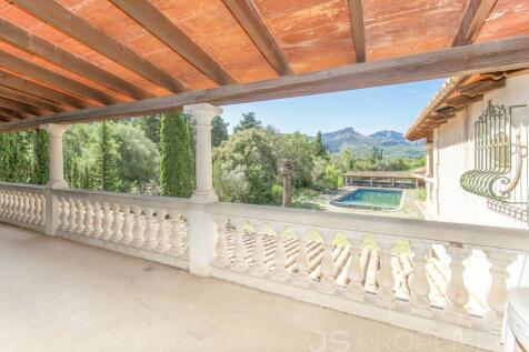 LARGE TRADITIONAL MANSION FOR SALE IN POLLENSA 