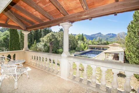 LARGE TRADITIONAL MANSION FOR SALE IN POLLENSA 