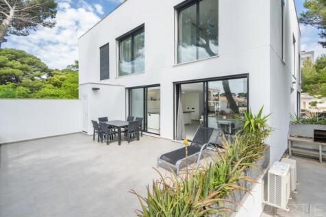 TOWNHOUSE IN PLAYA DE MURO WITH RENTAL LICENSE