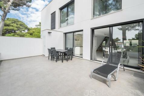 TOWNHOUSE IN PLAYA DE MURO WITH RENTAL LICENSE