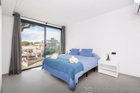 TOWNHOUSE IN PLAYA DE MURO WITH RENTAL LICENSE