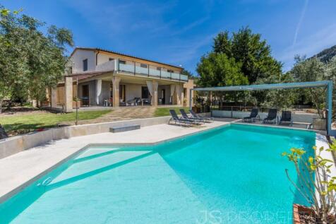 Stunning Villa Surrounded by nature offering a walking distance to Pollensa Old Town