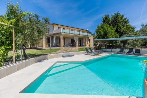 Stunning Villa Surrounded by nature offering a walking distance to Pollensa Old Town