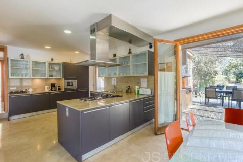 Stunning Villa Surrounded by nature offering a walking distance to Pollensa Old Town