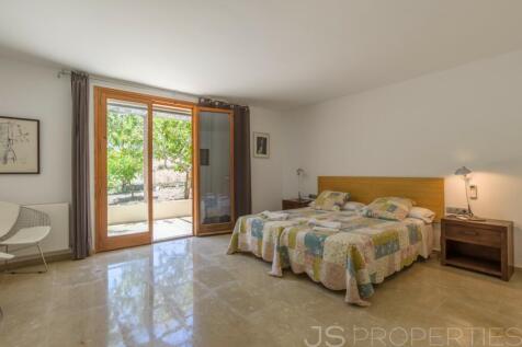 Stunning Villa Surrounded by nature offering a walking distance to Pollensa Old Town