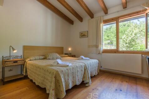 Stunning Villa Surrounded by nature offering a walking distance to Pollensa Old Town