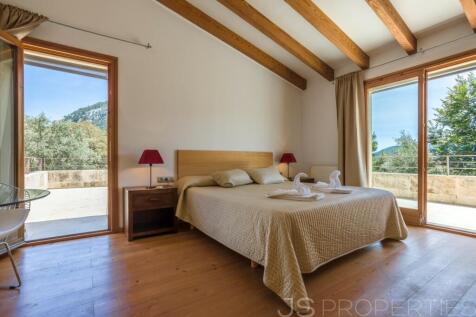Stunning Villa Surrounded by nature offering a walking distance to Pollensa Old Town