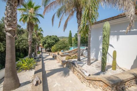 AMAZING VILLA FOR SALE WITH SEA VIEWS IN BONAIRE 