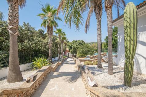 AMAZING VILLA FOR SALE WITH SEA VIEWS IN BONAIRE 