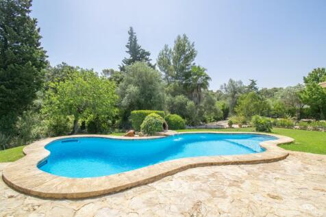 BEAUTIFUL VILLA WITH HOLIDAY RENTAL LICENSE FOR SALE IN POLLENSA