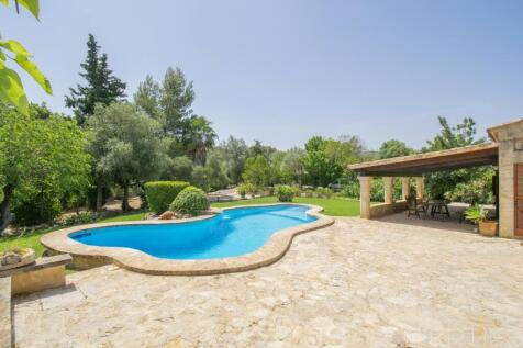 BEAUTIFUL VILLA WITH HOLIDAY RENTAL LICENSE FOR SALE IN POLLENSA