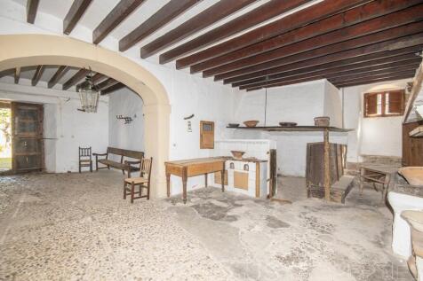 LARGE POSSESSION WITH RESTAURANT FOR SALE