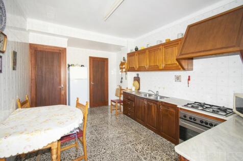 HOUSE IN THE HEART OF PUERTO POLLENSA FOR SALE WITH GARDEN AND ROOF TERRACE 