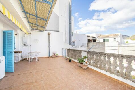 HOUSE IN THE HEART OF PUERTO POLLENSA FOR SALE WITH GARDEN AND ROOF TERRACE 