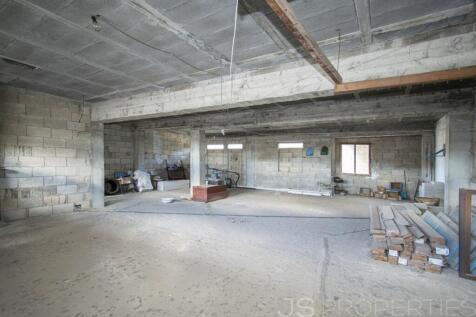 HOUSE IN THE HEART OF PUERTO POLLENSA FOR SALE WITH GARDEN AND ROOF TERRACE 