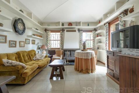 UNIQUE, PRESTIGIOUS COUNTRY ESTATE FOR SALE CLOSE TO PTO POLLENSA
