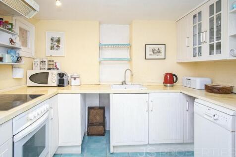 BEAUTIFUL TOWNHOUSE WITH HOLIDAY RENTAL LICENSE FOR SALE IN POLLENSA 