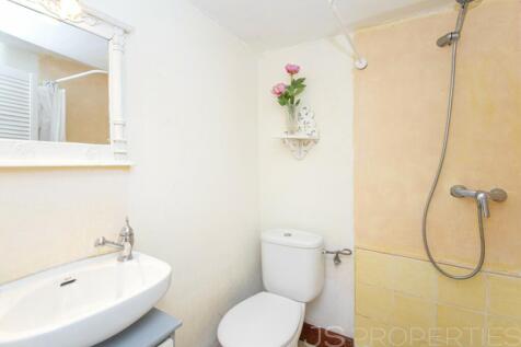 BEAUTIFUL TOWNHOUSE WITH HOLIDAY RENTAL LICENSE FOR SALE IN POLLENSA 