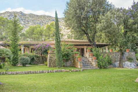 Stately home near Pollenca