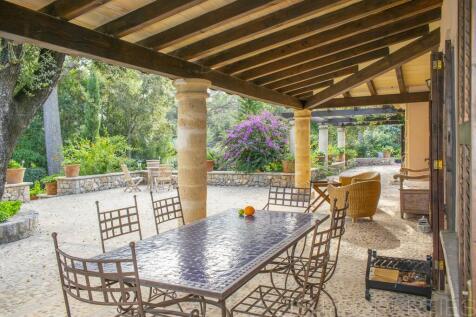 Stately home near Pollenca