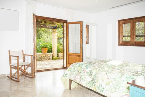 Stately home near Pollenca
