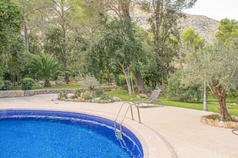 Stately home near Pollenca
