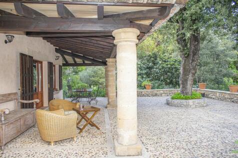 Stately home near Pollenca