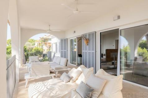 Villa for sale in Alcanada