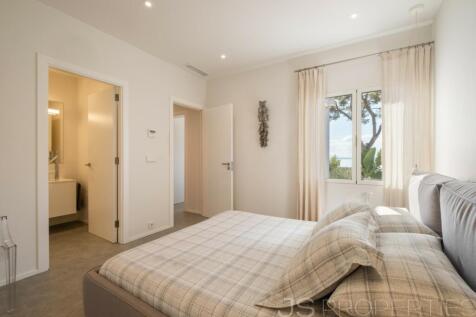 Villa for sale in Alcanada