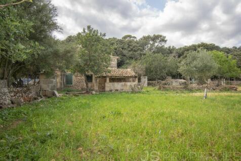 TRADITIONAL MALLORCAN HOUSE FOR SALE ON A PLOT OF 7700M2 WITH GREAT POTENTIAL 