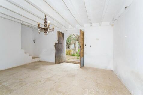 TRADITIONAL MALLORCAN HOUSE FOR SALE ON A PLOT OF 7700M2 WITH GREAT POTENTIAL 
