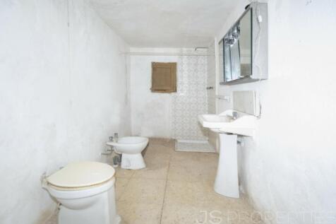 TRADITIONAL MALLORCAN HOUSE FOR SALE ON A PLOT OF 7700M2 WITH GREAT POTENTIAL 