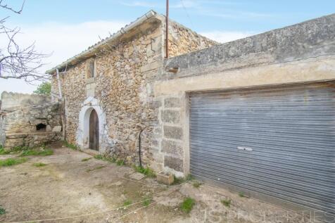TRADITIONAL MALLORCAN HOUSE FOR SALE ON A PLOT OF 7700M2 WITH GREAT POTENTIAL 